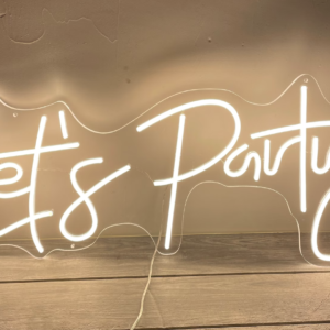 Loc'Ambiances propose à la location le néon let's party pour vos évenements